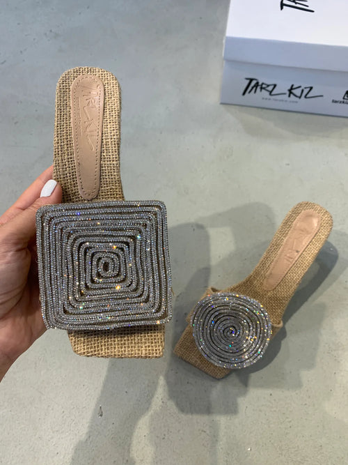 Wanwisa - Square Sandals With A Round Heel