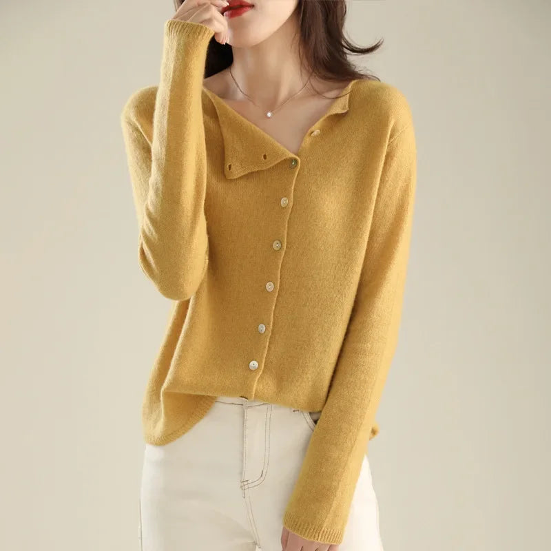 Huerta - Elegant Knitted Cardigan With Button
