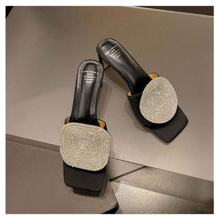 Wanwisa - Square Sandals With A Round Heel