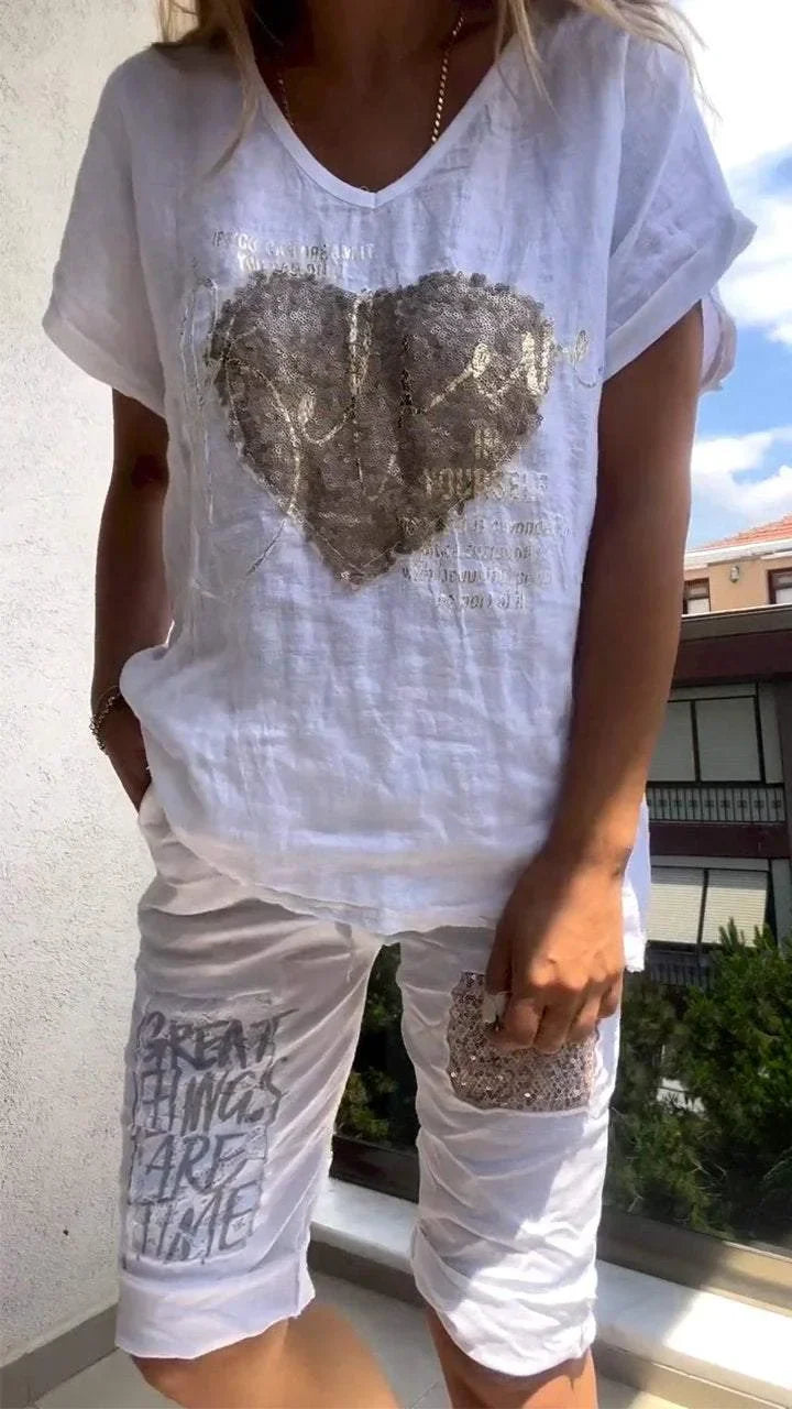 Varessa - Casual Two-Piece Suit with a V-Neck and Gold Embossing