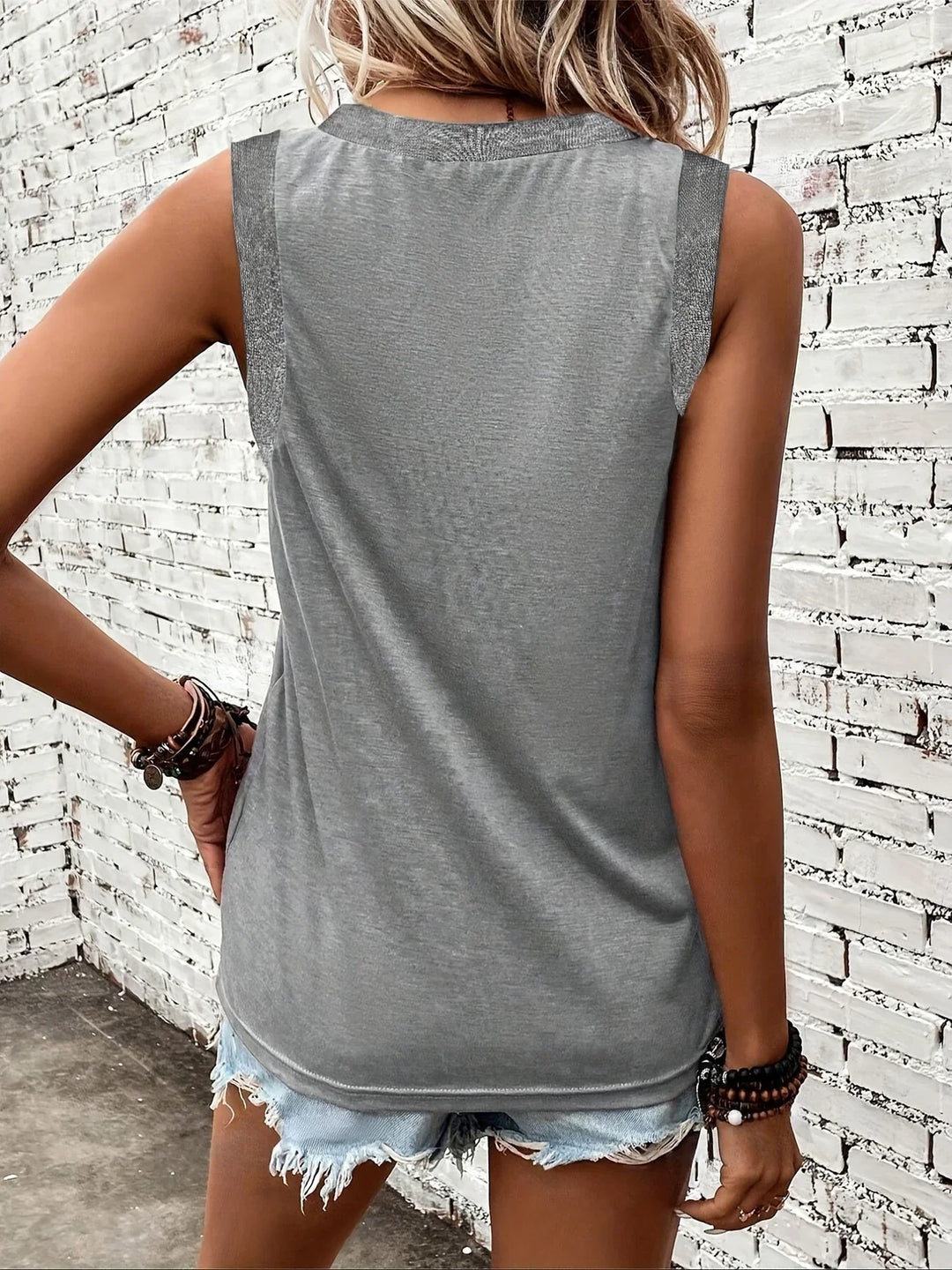 Analia - Breathable V-Neck And Sleeveless Top