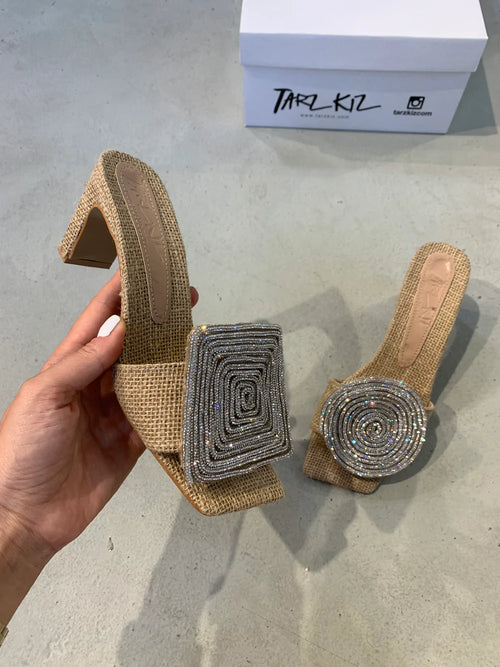 Wanwisa - Square Sandals With A Round Heel