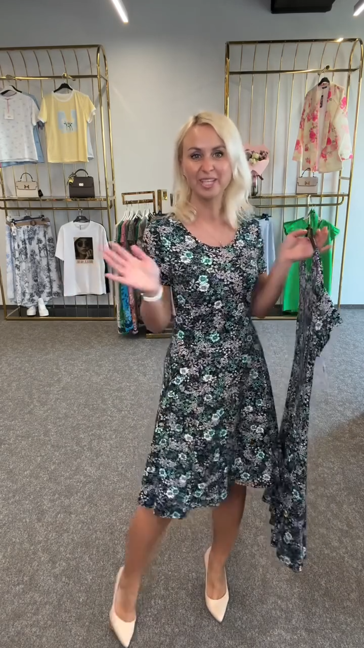 Ainsley - Fashionable Round Neck Printed Dress